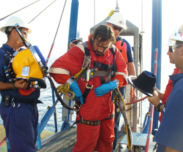 OO1835-BRIDGE-MARITIME-WEBSITE-I---WHAT-WE-DO-CONENT-IMAGES---CABLE-RESPONSE-2-1